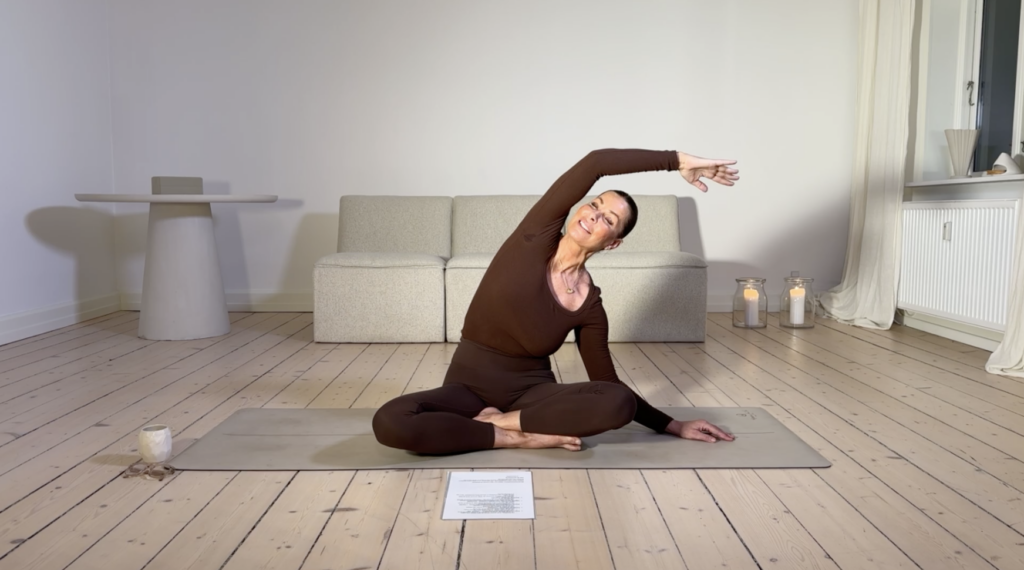 Sæt intention for året og giv slip på det gamle — LIVE yoga